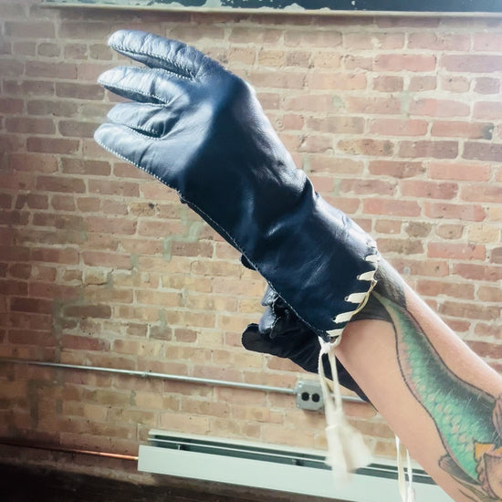 1940s Supple Navy Leather Gloves - size 8