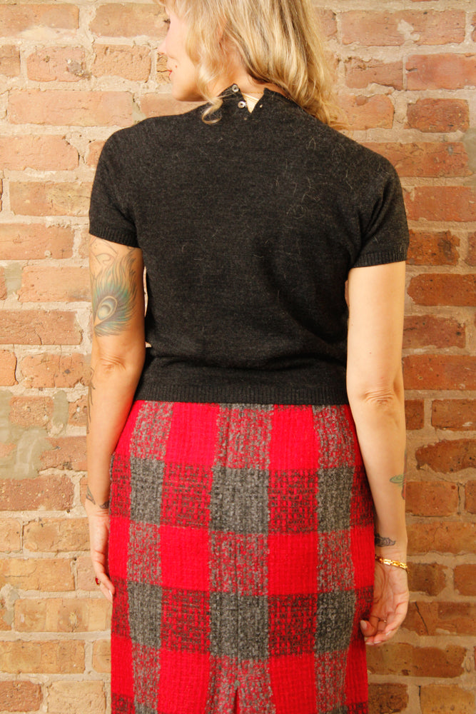 
1960s Darlene Bouclé Wool Magenta & Gray Plaid Pencil Skirt - Medium

Sustainable, Eco-friendly, secondhand vintage fashion ~1960s Darlene Plaid Skirt