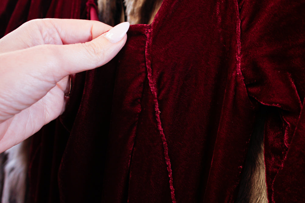 1930s Bordeaux Silk Velvet Vampy Dress - Small

Sustainable, Eco-friendly, secondhand vintage fashion ~1930s Vampy Silk Velvet Dress