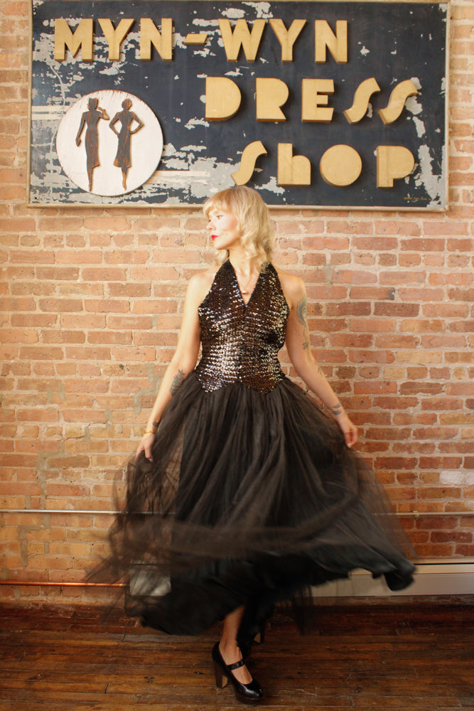 1950s Fred Perlberg Sequin & Tulle Halter Gown - S/M

Sustainable, Eco-friendly, secondhand vintage fashion ~Gorgeous and timeless Ball gown by Fred Perlberg ~Black Sequined Bodice with hook eye halter neckline