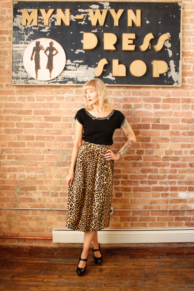 1960s Leopard Plush Pencil Skirt - Small

Sustainable, Eco-friendly, secondhand vintage fashion ~1960s Plush Faux Fur Leopard print pencil skirt 