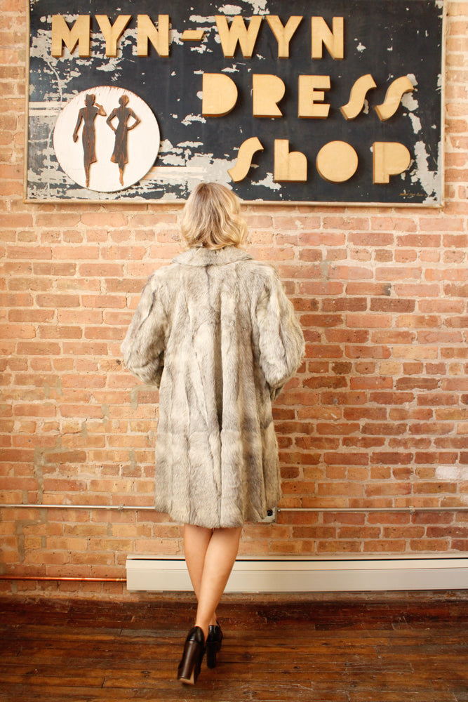 1940s Artic Fox Fur Silk Lined Coat - Large

Sustainable, Eco-friendly, secondhand vintage fashion ~Stunning 1940s Artic Fox Fur Coat