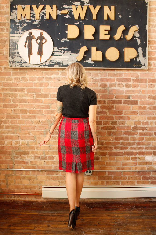 
1960s Darlene Bouclé Wool Magenta & Gray Plaid Pencil Skirt - Medium

Sustainable, Eco-friendly, secondhand vintage fashion ~1960s Darlene Plaid Skirt