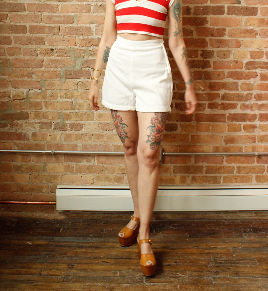 1950s White Gabardine Cotton Side Zip Shorts - Medium