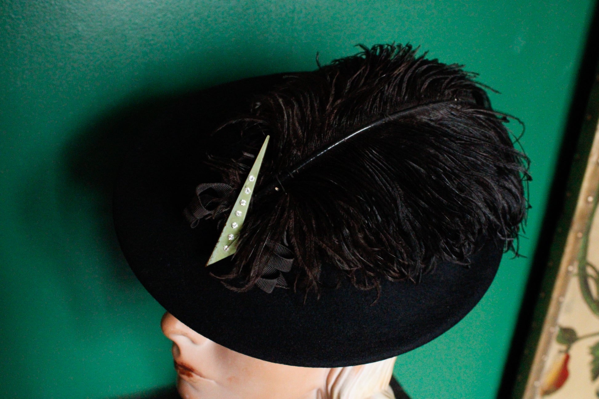 1930s Ostrich Feather Tilt Hat 