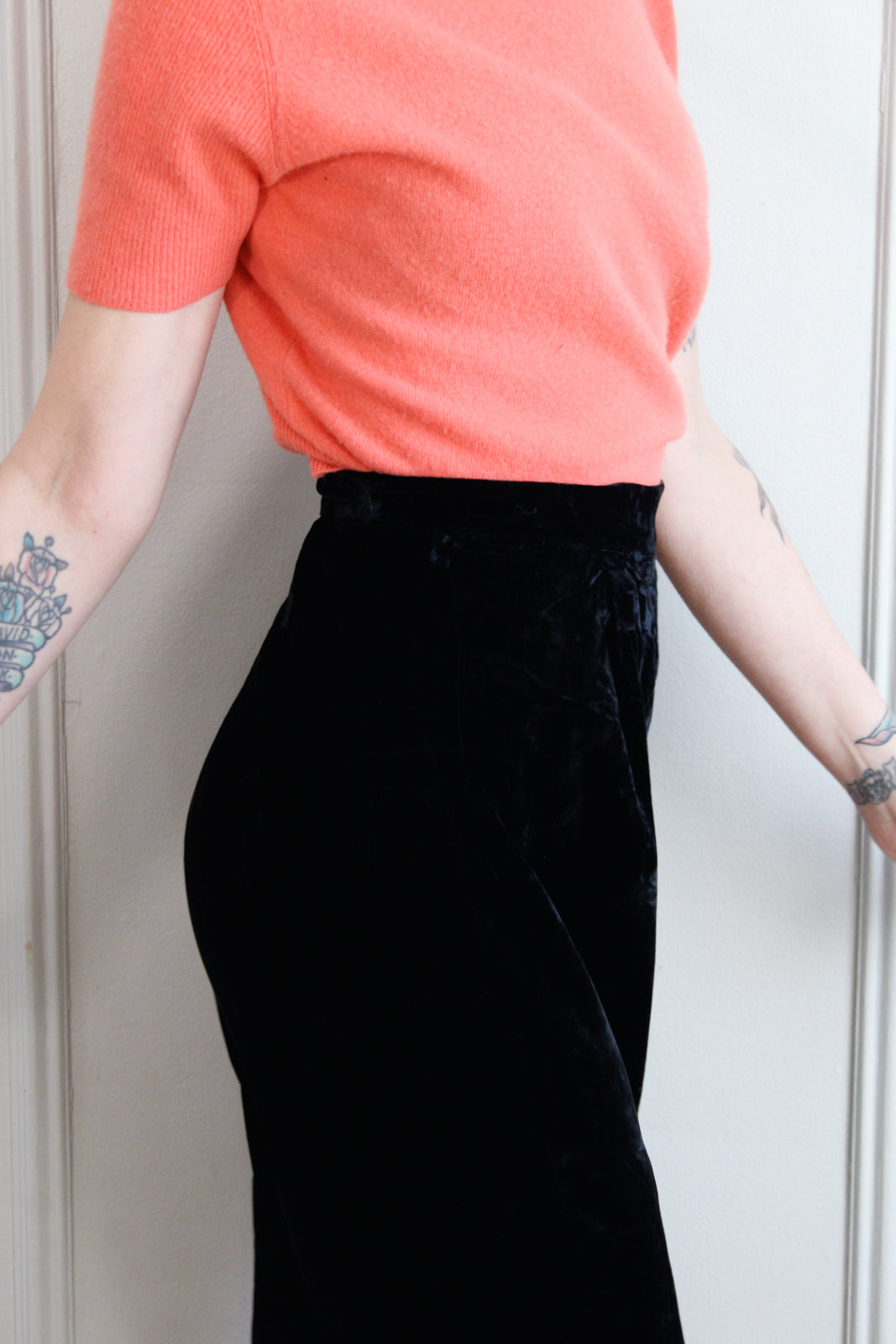 Late 1940s Velvet Black Cropped Pants - Small