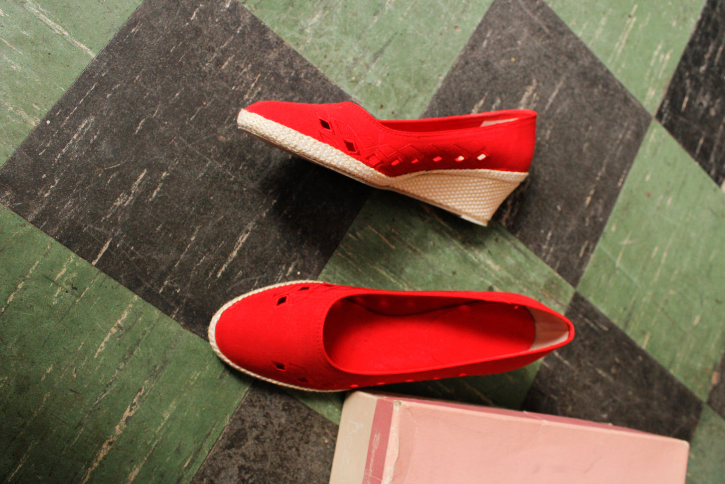 1980s Summer Red Wedges NOS - 8.5M