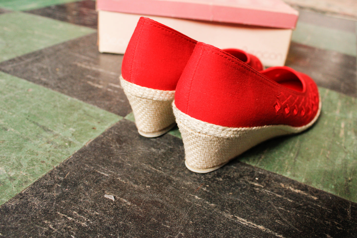 1980s Summer Red Wedges NOS - 8.5M