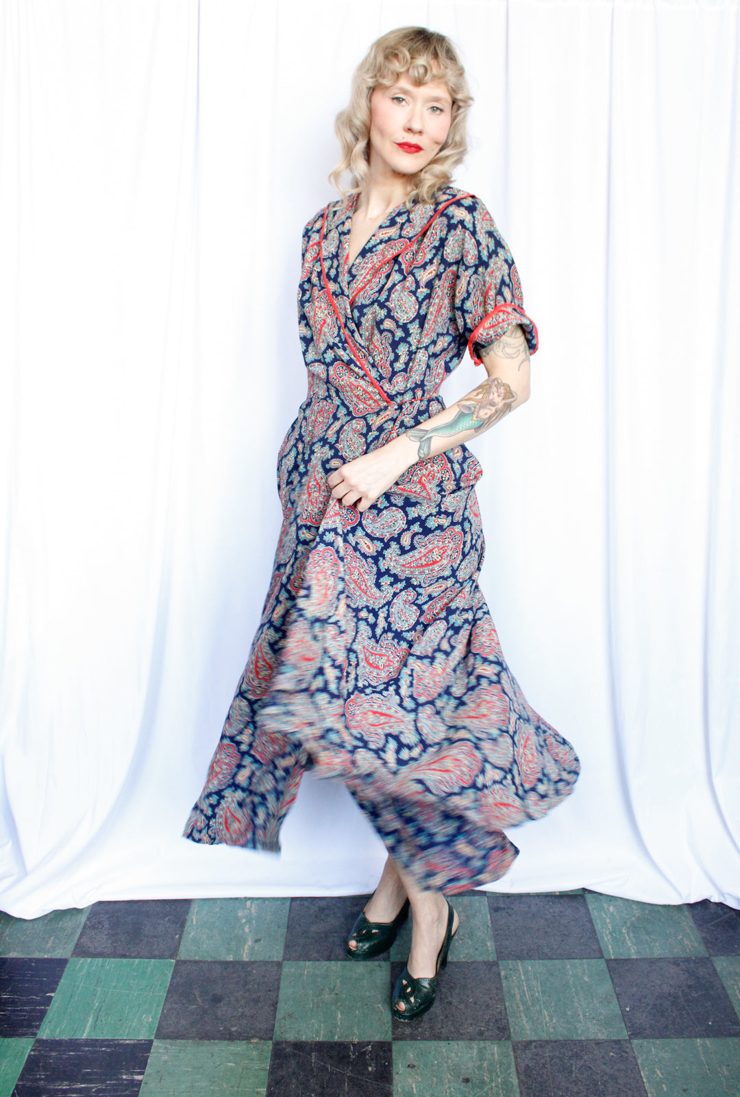 1940s Kamore Cold Rayon Paisley Dressing Gown - M/L