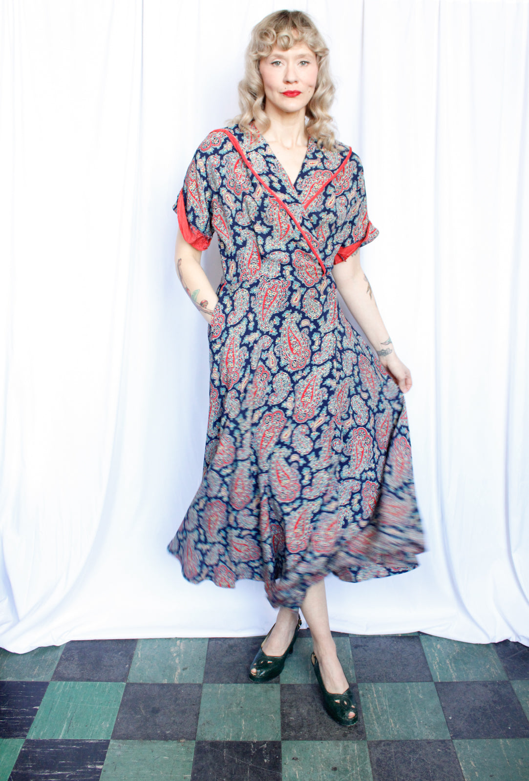 1940s Kamore Cold Rayon Paisley Dressing Gown - M/L