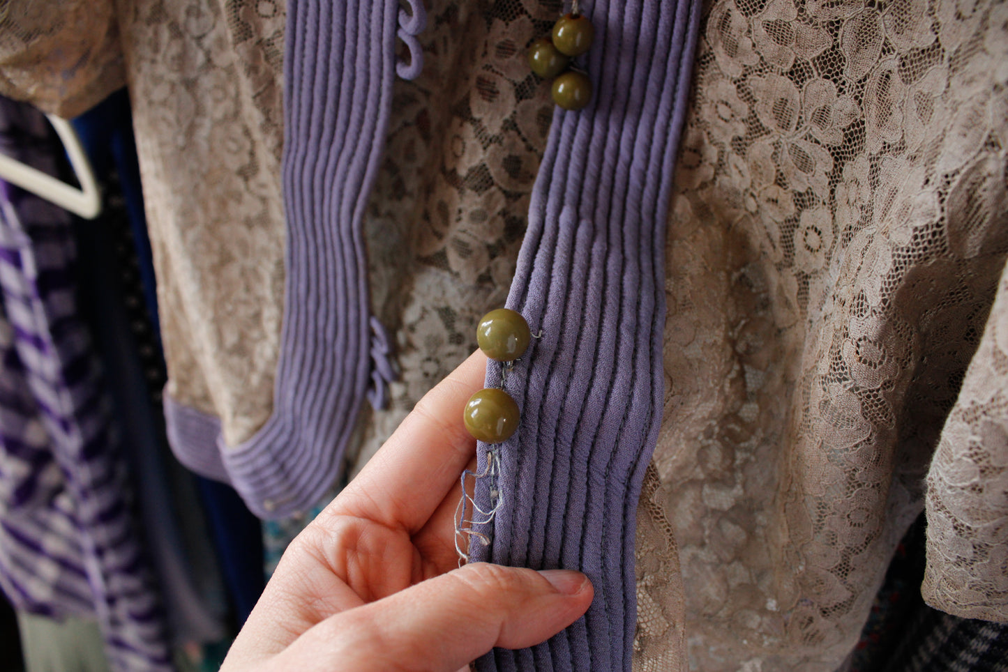 1930s Lace Purple Blouse with Bakelite buttons - Small