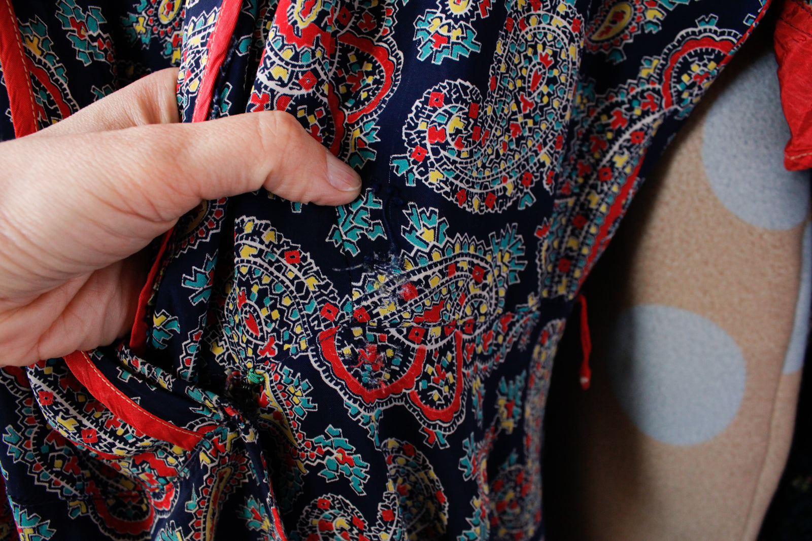 1940s Kamore Cold Rayon Paisley Dressing Gown - M/L